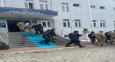 Artvin'de 18 düzensiz göçmen yakalandı