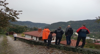 Artvin'de bir köyde heyelan riski nedeniyle 8 ev tahliye edildi