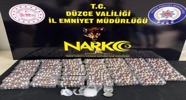 Düzce'de bavullarında uyuşturucu bulunan 2 şüpheliden 1’i tutuklandı