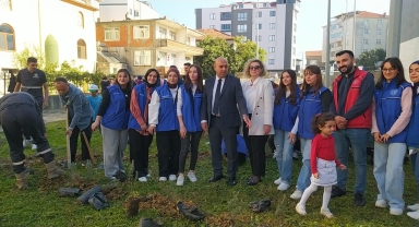 Düzce ve Sakarya'da Cumhuriyet'in 101. yılı dolayısıyla fidan dikildi