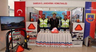 Jandarma ekipleri Samsun Tarım Fuarı'nda vatandaşları bilgilendirdi