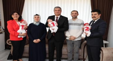 Karabük Valisi Yavuz'dan üçüz bebek sevinci yaşayan anneye ziyaret