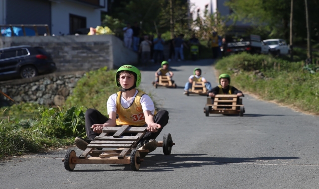 Rize'de tahta arabalar "Laz Ralli"de yarıştı