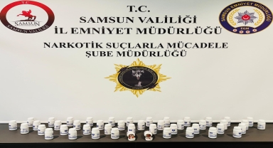 Samsun'da 2 bin 576 sentetik ecza hapı ele geçirildi