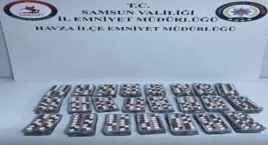 Samsun'da araçlarında 1270 sentetik ecza hapı bulunan 4 zanlı yakalandı