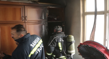 Samsun'da çıkan yangında apartman dairesi hasar gördü