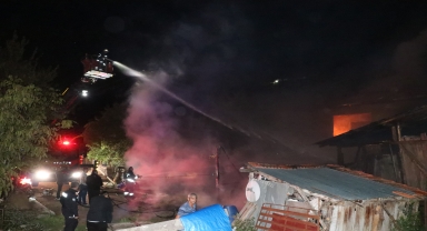 Samsun’da çıkan yangında iki ev hasar gördü
