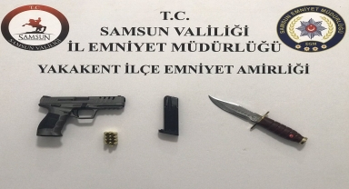 Samsun'da durdurulan şüpheli araçta silah ve bıçak ele geçirildi