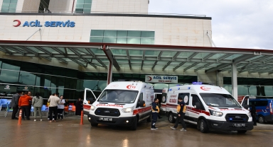 Samsun'da okul servisi devrildi, 7'si öğrenci 9 kişi yaralandı