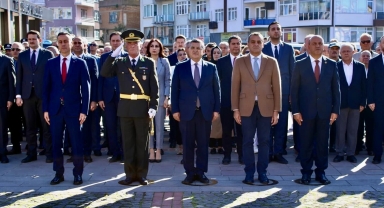 Sinop'ta Cumhuriyet Bayramı dolasıyla çelenk sunma töreni düzenlendi