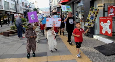 Sinop'ta ilkokul öğrencileri hayvan haklarına dikkat çekmek için yürüdü