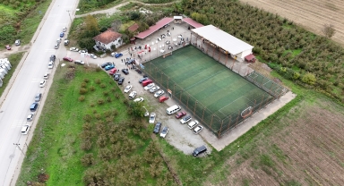 Trabzonspor'un eski futbolcusu Yattara, Düzce'de halı saha açılışına katıldı