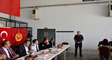 Vezirköprü Kaymakamı Kaya, itfaiyecilerle bir araya geldi