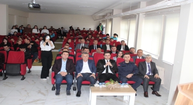 Almus'ta 24 Kasım Öğretmenler Günü kutlandı