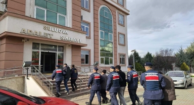 Amasya'da depodan fore kazık çaldığı iddiasıyla yakalanan zanlılardan biri tutuklandı