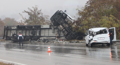 Amasya'da meydana gelen trafik kazasında araçlarda hasar oluştu