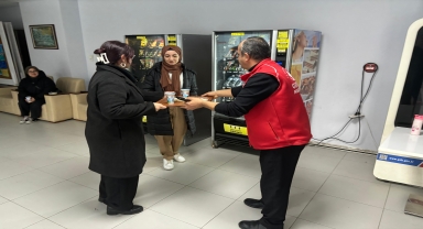 Bafra'da sınavlara hazırlanan öğrencilere ikramda bulunuldu