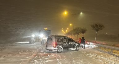 Bayburt-Gümüşhane kara yolu kar nedeniyle ulaşıma kapandı
