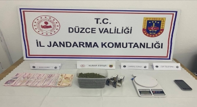 Düzce'de evinde uyuşturucu ele geçirilen şüpheli gözaltına alındı