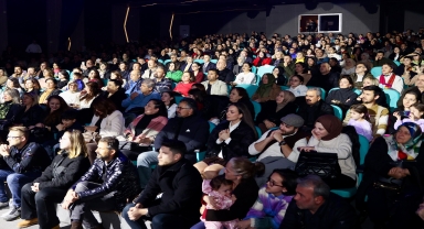 Düzce'de öğretmenlerden oluşan koro konser verdi