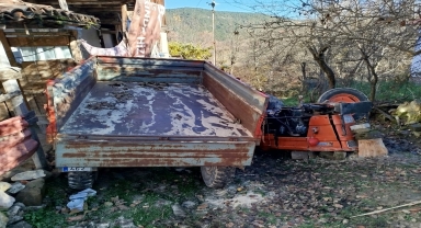 Karabük'te devrilen traktörün sürücüsü yaralandı