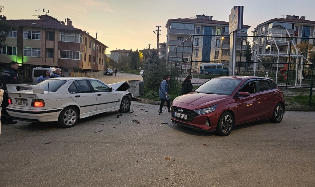 Karabük'te iki otomobilin çarpıştığı kazada 1 kişi yaralandı
