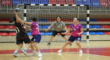Karabük'te Okul Sporları Genç Kızlar Hentbol İl Birinciliği müsabakaları yapıldı