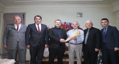 Of Kaymakamı Demirer'den emekli öğretmene ziyaret