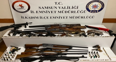 Samsun'da iki evinde 27 silah ele geçirilen zanlı yakalandı