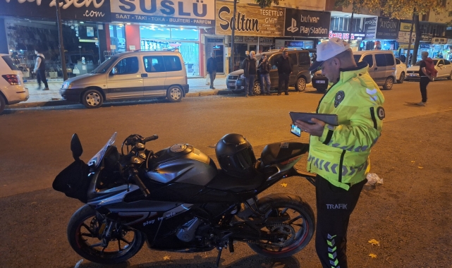 Samsun'da motosiklet yayaya çarptı, 2 kişi yaralandı