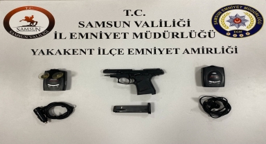 Samsun'un bir araçta 2 radar tespit cihazı ve kurusıkı tabanca bulundu