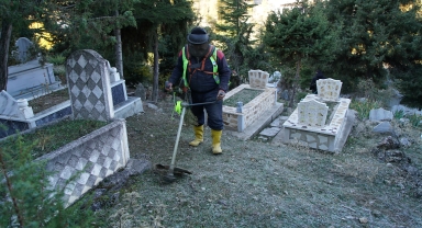 Tokat'taki mezarlıklar belediye ekiplerince temizlendi