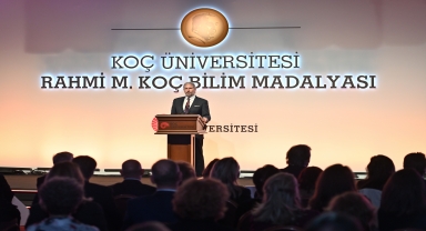 2024 Koç Üniversitesi Rahmi M. Koç Bilim Madalyası'nın sahibi Prof. Dr. Atatüre oldu