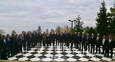 AK Parti Trabzon Grup Toplantısında Rozet Töreni