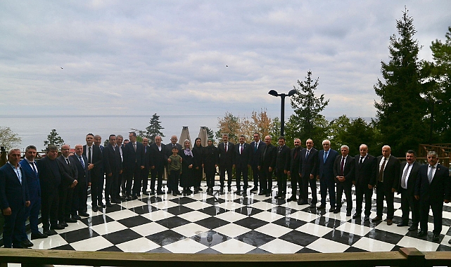 AK Parti Trabzon Grup Toplantısında Rozet Töreni