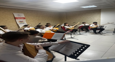 Bafra Gençlik Merkezi'nde türkü konseri