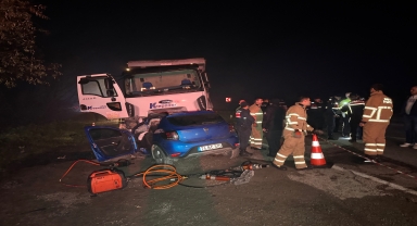 Bartın'da kamyon ile otomobilin çarpıştığı kazada yaşamını yitiren 5 genç defnedildi