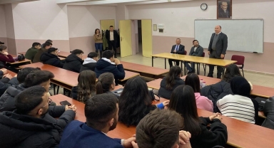 Boyabat'ta üniversite öğrencilerine madde bağımlılığı semineri verildi