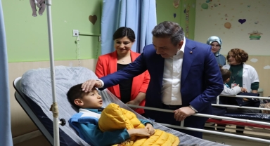 Çorum'da devrilen okul servisindeki 4 öğrenci hastaneye kaldırıldı