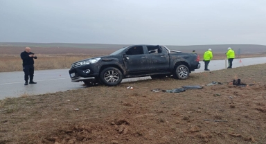 Çorum'da refüje çarpan pikaptaki 5 kişi yaralandı