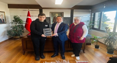 Espiye Kaymakamı Kavanoz, görme engelli çifti ağırladı