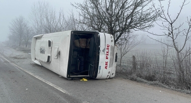 GÜNCELLEME - Bolu'da devrilen servis midibüsündeki 1 kişi öldü, 8 kişi yaralandı