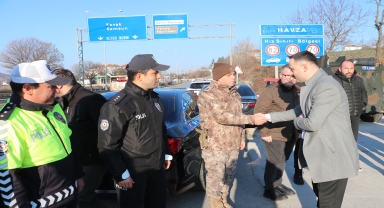 Havza Kaymakamı Ayvat ve Belediye Başkanı İkiz'den polis uygulama noktasına ziyaret