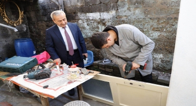 Karabük'te meslek liseliler ihtiyaç sahibi ailelerin evlerini onarıyor