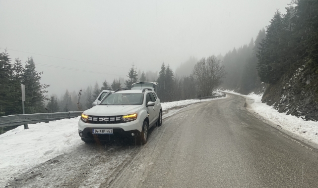 Kartalkaya Kayak Merkezi'nde kar yağışı etkili oluyor