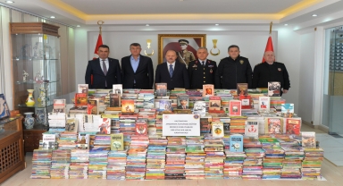 Kastamonu'da komandolardan okul kütüphanelerine 21 bin kitap