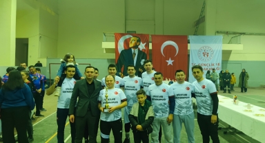 Oğuzlar'daki voleybol turnuvasında Kamakamlıkspor şampiyon oldu