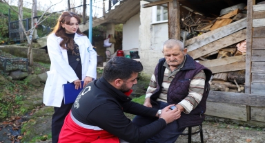 Ordu'da demans hastasına akıllı saat verildi