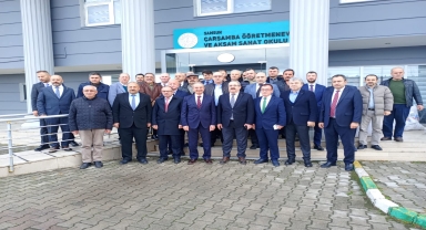 Samsun'da ihtiyaç sahibi çocuklara bot ve mont yardımı yapıldı