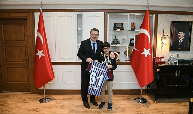 SATRANÇ DAHİSİNDEN BAŞKAN GENÇ’E ZİYARET